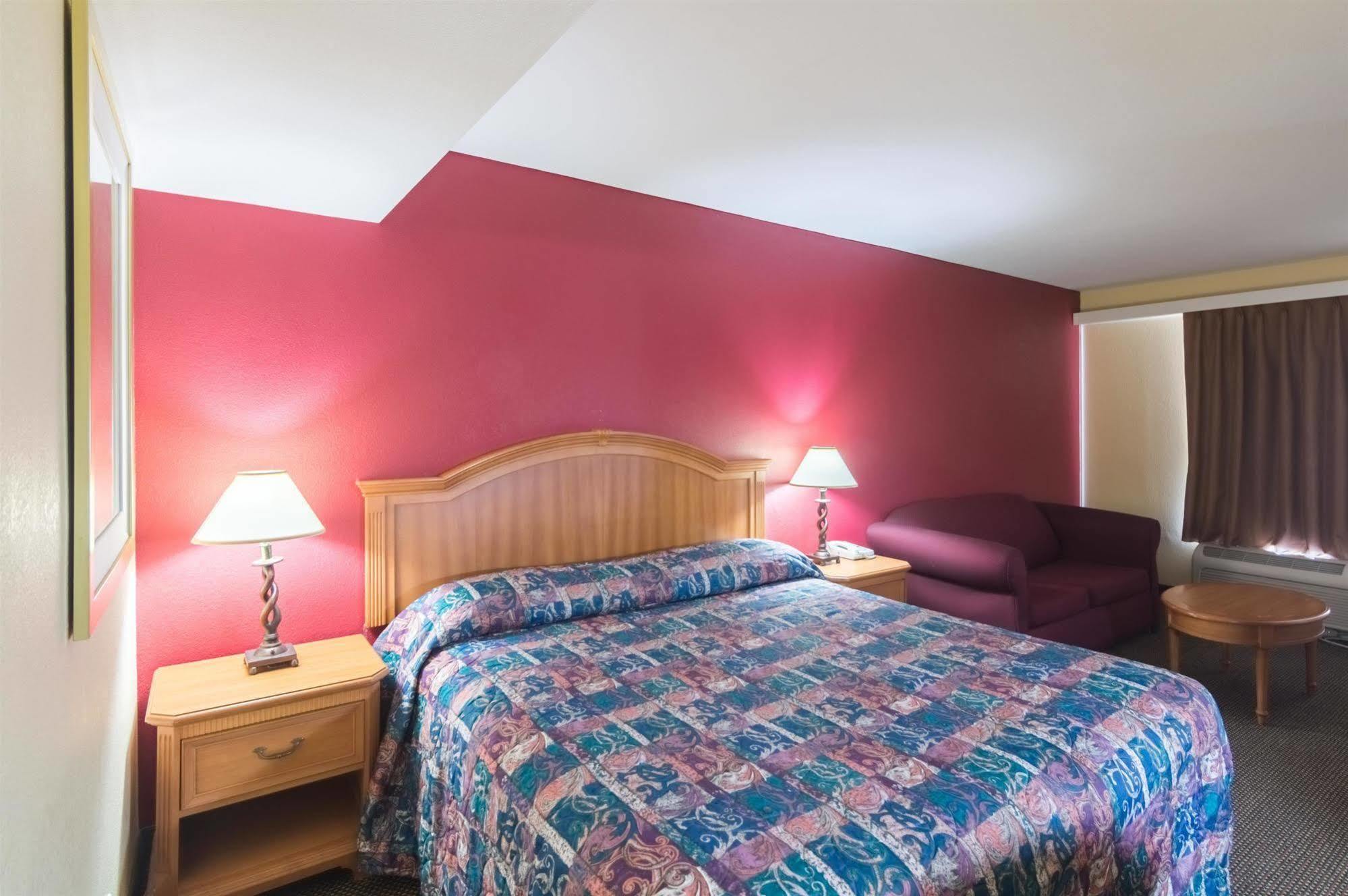 ويتشيتا فولز Delux Inn المظهر الخارجي الصورة