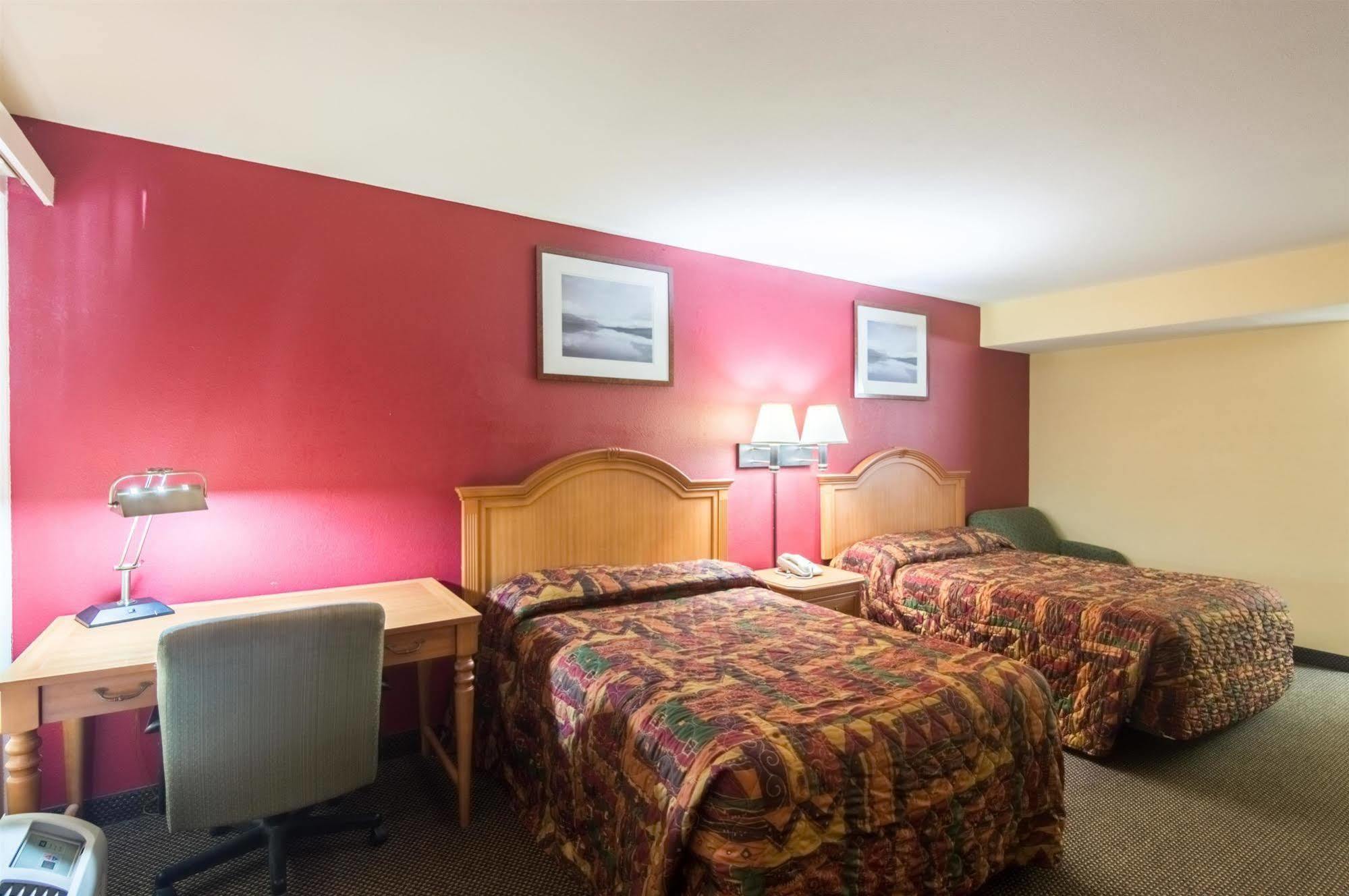 ويتشيتا فولز Delux Inn المظهر الخارجي الصورة